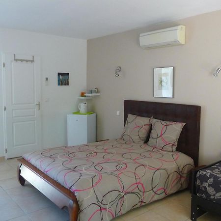 Villa Des Masques Aubais Habitación foto