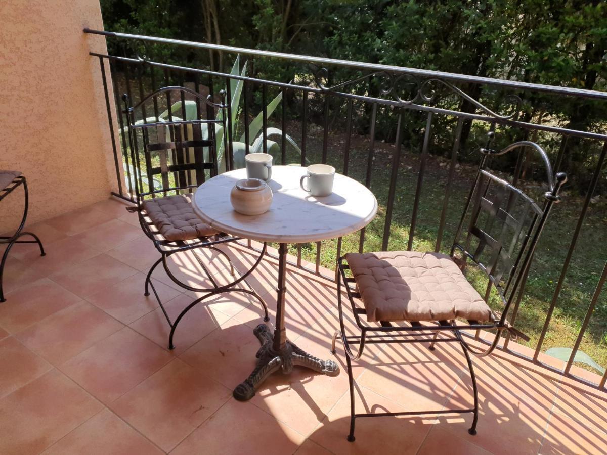 Villa Des Masques Aubais Habitación foto